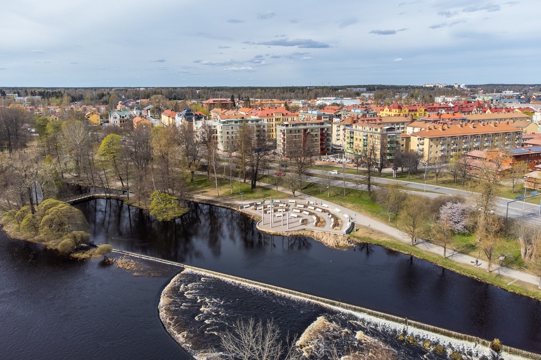 Mitt i centrum, mot den vackra Boulognerskogen där Gavleån rinner förbi...