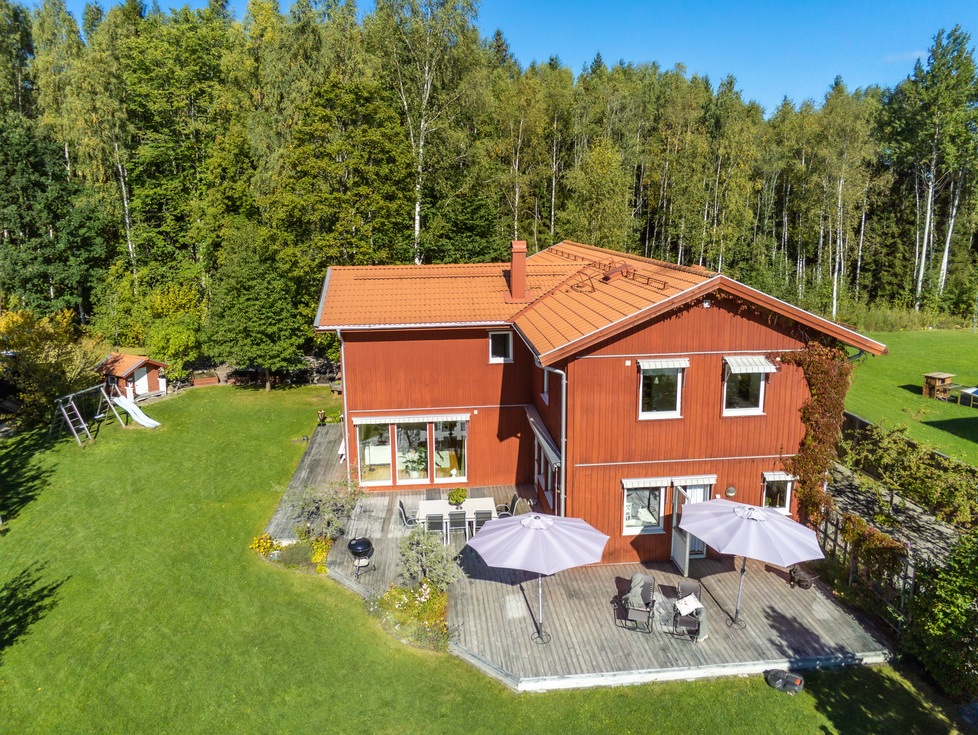 Med skogen som granne bakåt... Med skogen som granne bakåt...