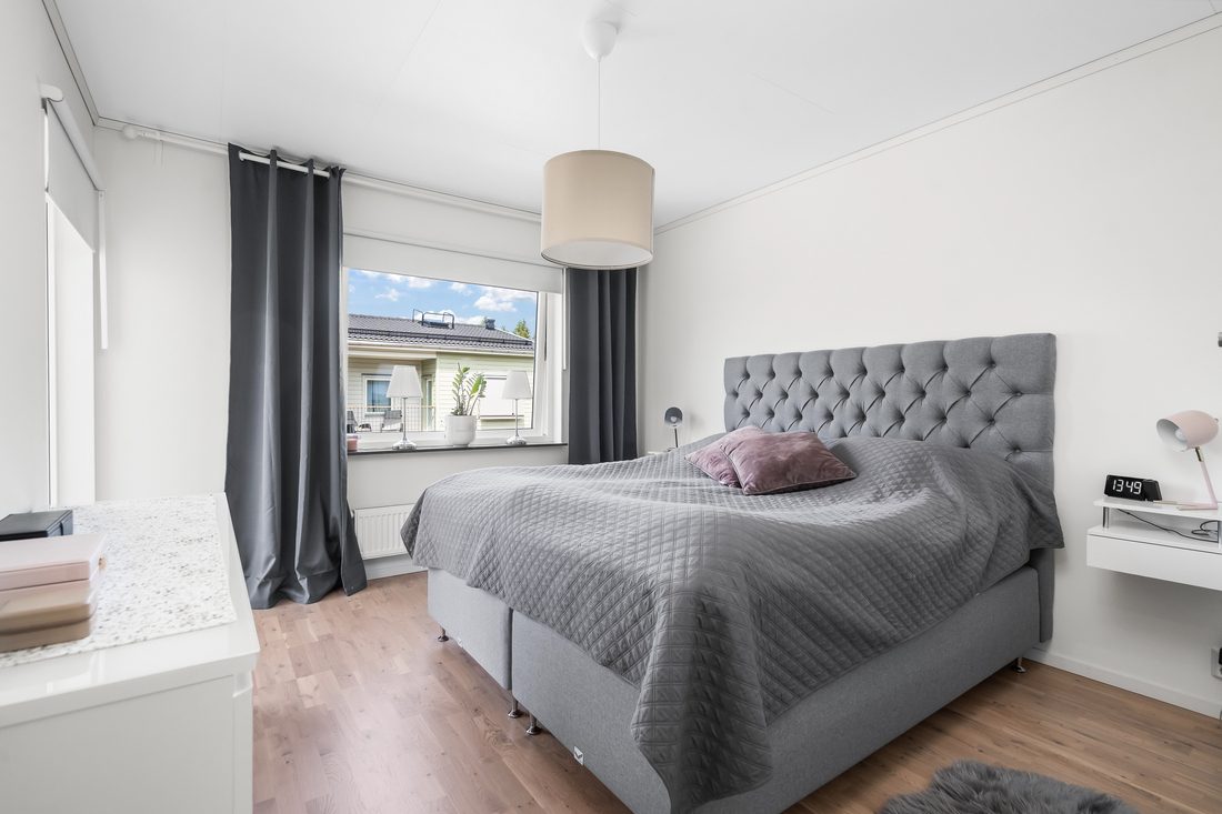 Master bedroom med utgång till balkong Master bedroom med utgång till balkong