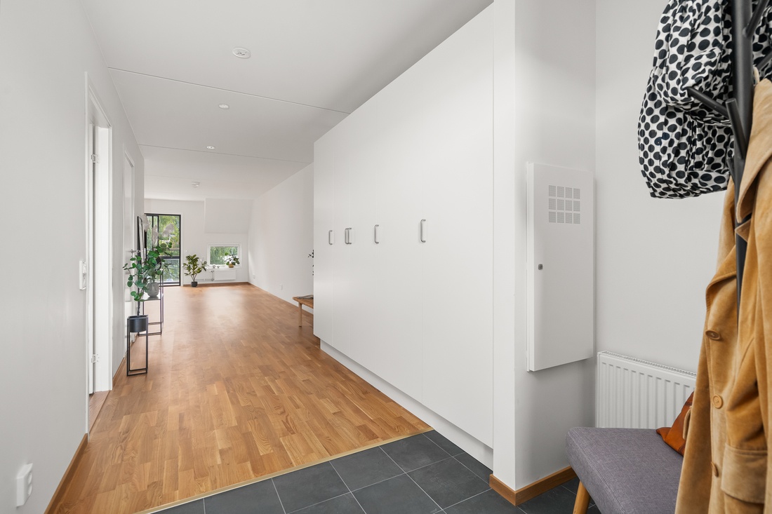 Hall med flertalet garderober Hall med flertalet garderober