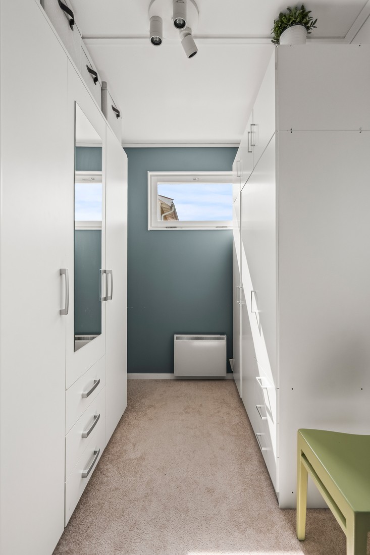 Walk in closet med fönster Walk in closet med fönster