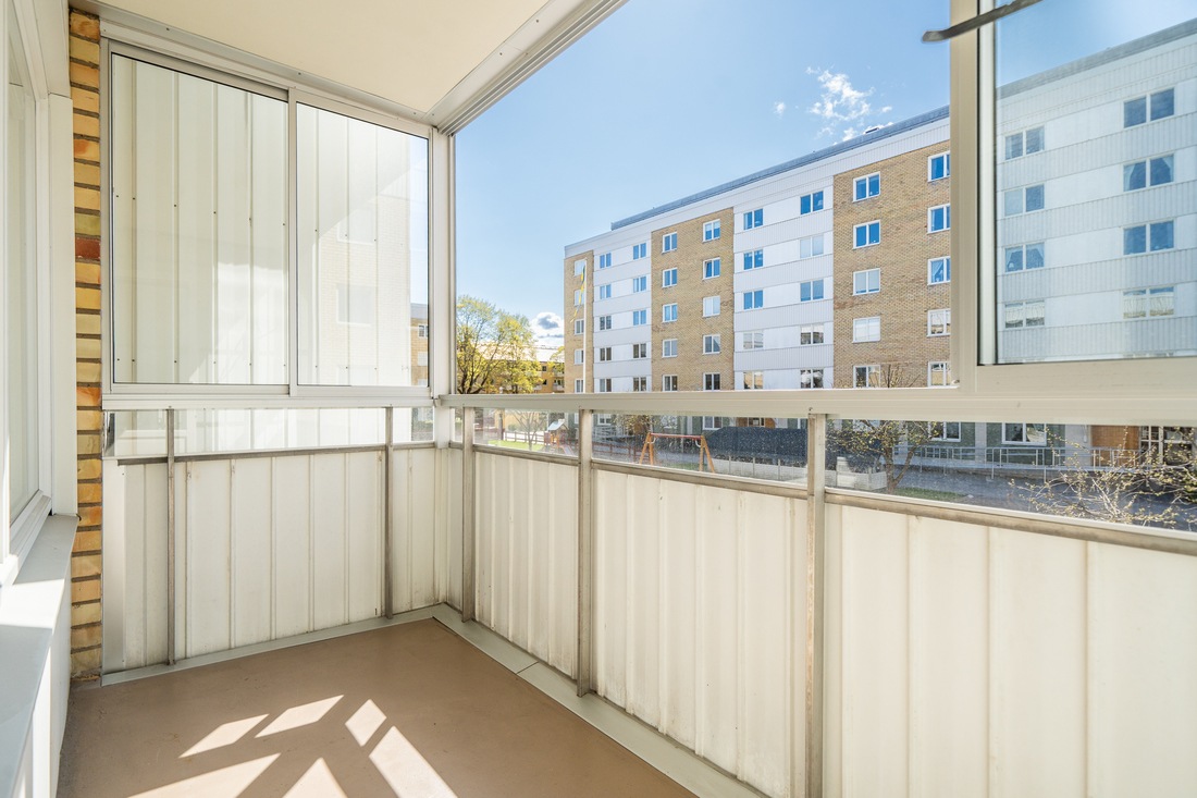 Inglasat med skjutbara fönster Inglasat med skjutbara fönster