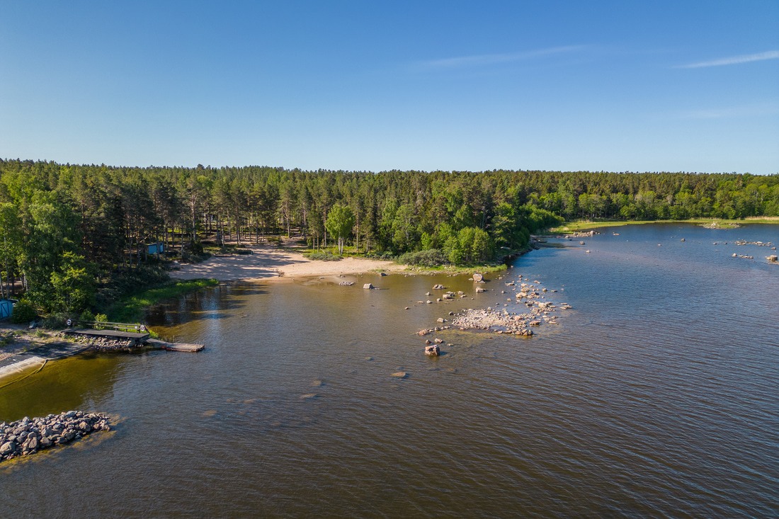 300 meter till havet med sandstrand och klippbad