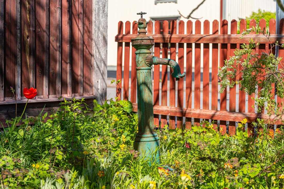 Samling vid pumpen Samling vid pumpen